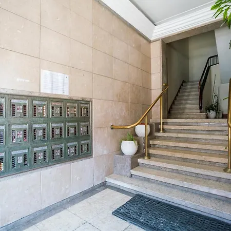 Fonte Luminosa - Great Location Апартаменты